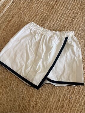 White Skort with Black Piping — Women's Elastic Waist Skort